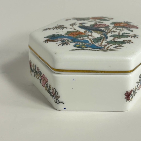 Wedgewood Bone China Trinket Box/ powder box. Kutani Crane Made in England. - Picture 5 of 8